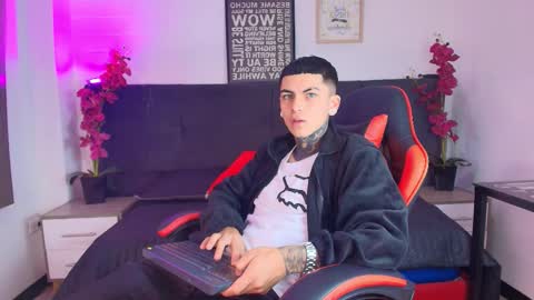 AdamsWalkerr  online show from 03-03-26, 12:11