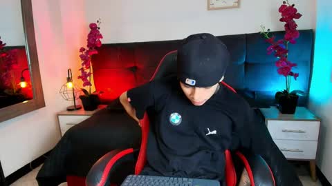 AdamsWalkerr  online show from 03-30-26, 12:28