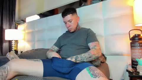 Snapshot of adamtatts chatting on 09-22-25, 01:51 Adam online show from 09-22-25, 01:51