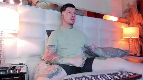 Snapshot of adamtatts chatting on 11-01-25, 02:46 Adam online show from 11-01-25, 02:46