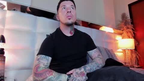 Snapshot of adamtatts chatting on 11-25-25, 04:01 Adam online show from 11-25-25, 04:01