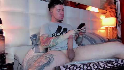 Snapshot of adamtatts chatting on 11-25-25, 05:57 Adam online show from 11-25-25, 05:57