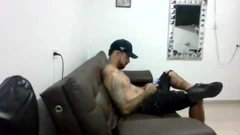 Snapshot of adan_carter chatting on 11-23-25, 03:28 adan_carter online show from 11-23-25, 03:28