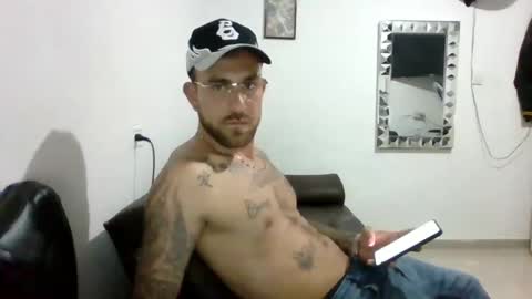 Snapshot of adan_carter chatting on 11-27-25, 11:07 adan_carter online show from 11-27-25, 11:07