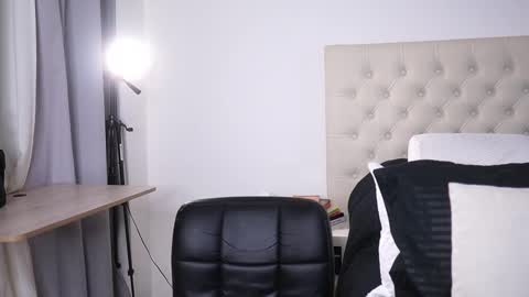 Adan Johns online show from 02-11-25, 05:16