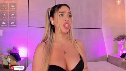 Snapshot of addison_baker chatting on 01-21-25, 11:13 A D D I S O N online show from 01-21-25, 11:13