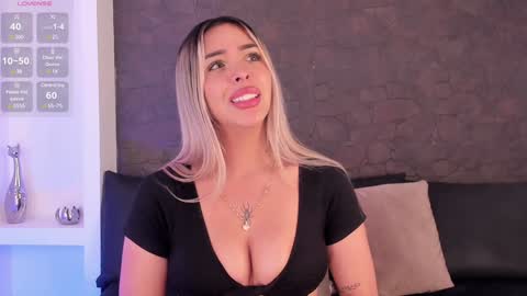 Snapshot of addison_baker chatting on 01-28-25, 11:17 A D D I S O N online show from 01-28-25, 11:17