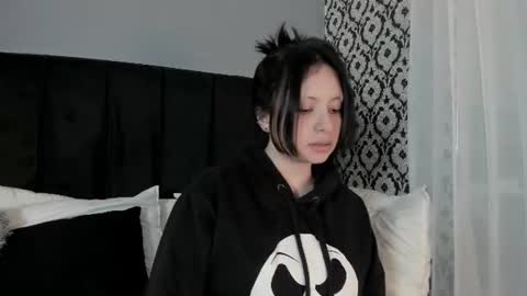Snapshot of adeelinee chatting on 06-20-26, 08:00 Ade online show from 06-20-26, 08:00