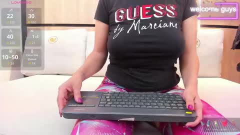 adela chase online show from 10-07-25, 02:53