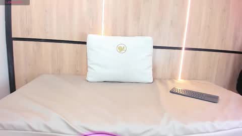 adela chase online show from 12-23-25, 01:58