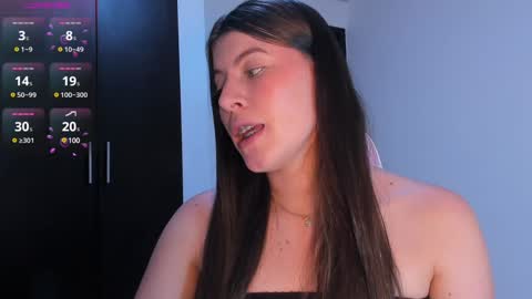 Adela Parker  online show from 01-07-25, 08:42