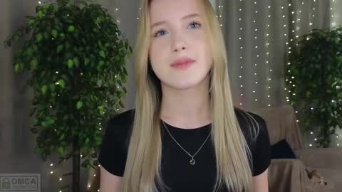 Adele online show from 02-11-25, 12:17