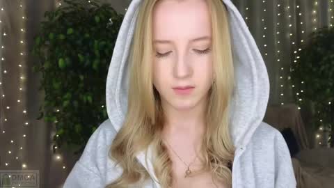 Adele online show from 02-16-25, 12:30