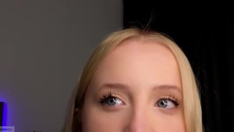 Adele online show from 11-19-25, 10:43