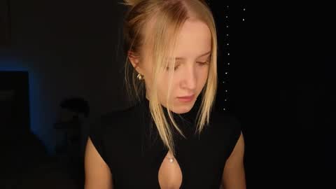 Adele online show from 04-18-26, 09:04