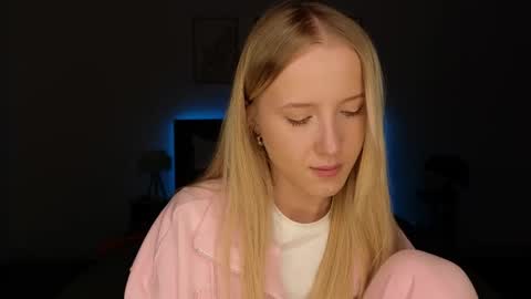 Adele online show from 04-24-26, 09:39