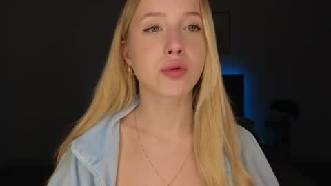 Snapshot of adele_armas chatting on 05-17-26, 08:16 Adele online show from 05-17-26, 08:16