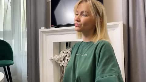 Snapshot of adele_nick2202 chatting on 09-10-25, 08:36 Adele Nick online show from 09-10-25, 08:36