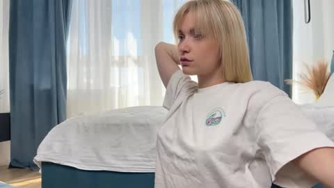 Snapshot of adele_nick2202 chatting on 09-15-25, 08:25 Adele Nick online show from 09-15-25, 08:25