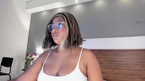 Adele  online show from 11-19-25, 12:16