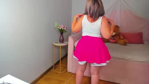 AdeleRavelle online show from 07-07-26, 06:47