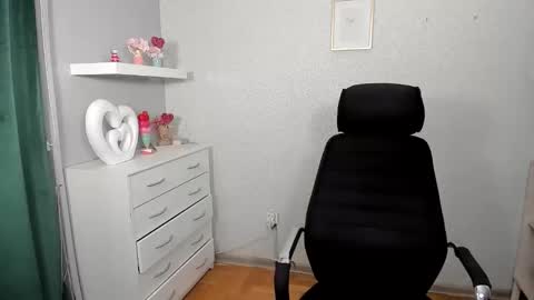 Adele online show from 03-12-26, 06:52