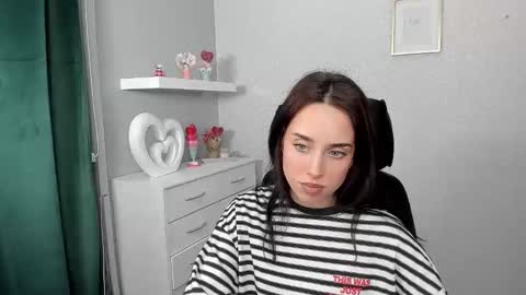 Adele online show from 03-30-26, 05:41