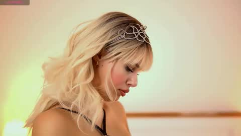 Snapshot of adelineking chatting on 10-08-25, 02:20 Ade online show from 10-08-25, 02:20