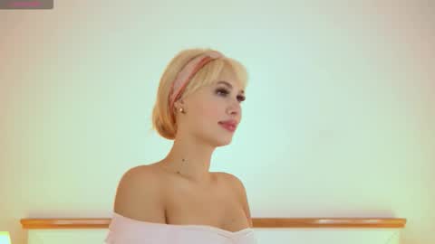 Snapshot of adelineking chatting on 11-18-25, 02:50 Ade online show from 11-18-25, 02:50