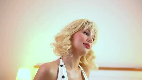 Snapshot of adelineking chatting on 05-07-26, 01:33 Ade online show from 05-07-26, 01:33