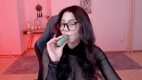 Snapshot of adelleb chatting on 02-05-25, 08:57 Your sweet girl online show from 02-05-25, 08:57