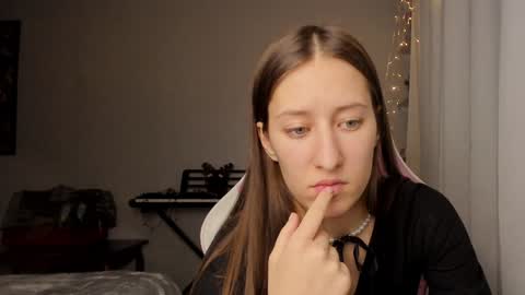 Snapshot of adellqueen chatting on 12-26-24, 10:31 Adell online show from 12-26-24, 10:31