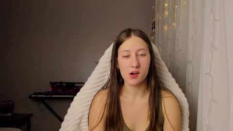 Snapshot of adellqueen chatting on 01-06-25, 10:26 Adell online show from 01-06-25, 10:26