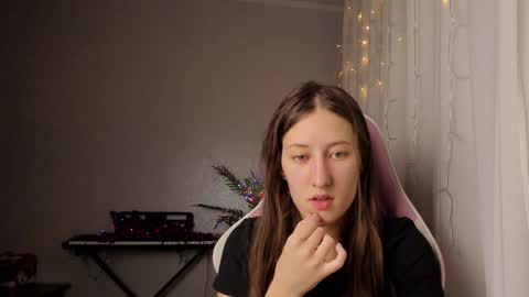 Snapshot of adellqueen chatting on 01-07-25, 10:30 Adell online show from 01-07-25, 10:30