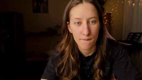 Snapshot of adellqueen chatting on 03-11-25, 10:42 Adell online show from 03-11-25, 10:42