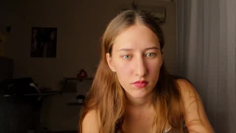 Snapshot of adellqueen chatting on 09-19-25, 09:26 Adell online show from 09-19-25, 09:26