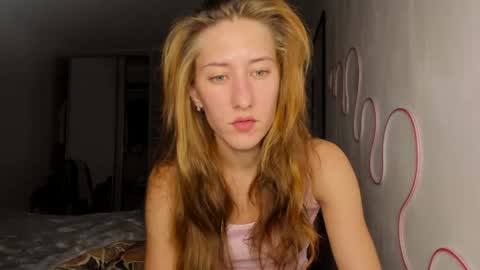 Snapshot of adellqueen chatting on 05-12-26, 09:34 Adell online show from 05-12-26, 09:34