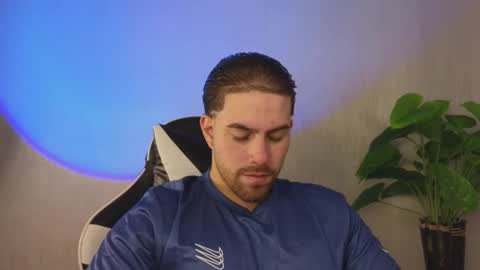 Snapshot of ades_lowe chatting on 11-27-25, 10:50 Ades online show from 11-27-25, 10:50