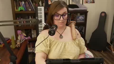 Snapshot of adobe_angel304 chatting on 01-03-25, 02:10 adobe_angel304 online show from 01-03-25, 02:10