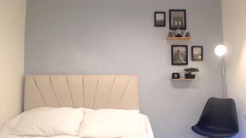 Adonis online show from 09-11-25, 04:01