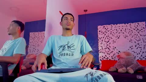 Snapshot of adonis_wb chatting on 09-10-25, 09:15 adonis_wb online show from 09-10-25, 09:15