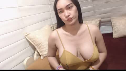 Snapshot of adorabletrans69 chatting on 12-25-24, 05:58 Princess BLanca online show from 12-25-24, 05:58