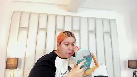 ANDREA PEREZ online show from 10-18-25, 11:44