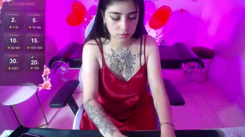 Snapshot of adri_gomez_1 chatting on 02-18-25, 06:26 Adri online show from 02-18-25, 06:26