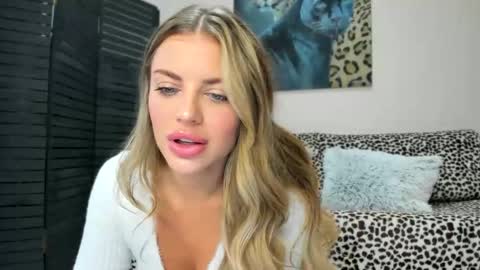 Snapshot of adri_sweetie chatting on 10-07-25, 11:07 Adriana online show from 10-07-25, 11:07