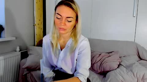 Snapshot of adriana_coy_ chatting on 04-25-26, 09:34 Adriana online show from 04-25-26, 09:34