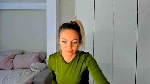 Snapshot of adriana_coy_ chatting on 05-17-26, 06:22 Adriana online show from 05-17-26, 06:22