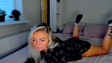 Snapshot of adriana_coy_ chatting on 05-30-26, 05:15 Adriana online show from 05-30-26, 05:15