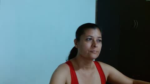 Snapshot of adriana_milf chatting on 12-18-24, 05:04 Adriana milf online show from 12-18-24, 05:04