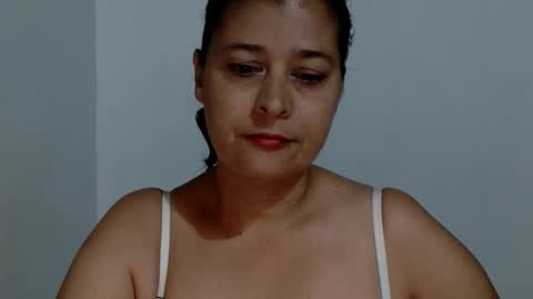 Snapshot of adriana_milf chatting on 09-20-25, 06:14 Adriana milf online show from 09-20-25, 06:14